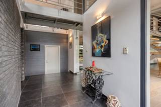 Dankzij haar centrale ligging geniet u van een vlotte bereikbaarheid, nabij winkels, scholen, openbaar vervoer en belangrijke verbindingswegen, terwijl u tegelijk in alle rust woont op een prachtig groen perceel.De woning biedt royale leefruimtes met veel natuurlijke lichtinval en tal van mogelijkheden om ze volledig naar eigen smaak in te richten:Op het gelijkvloers bestaat de woning uit een privé ingang en een praktijk ingang voor de praktijkruimte. Een mooie open woon-en leefruimte met parketvloer en openhaard, grote praktische keuken met ruime berging, en bureauruimte. Eerste verdieping: drie slaapkamers (5 mogelijk), twee badkamers, grote polyvalente ruimte die kan dienen als bureau, speelkamer, 4e en 5e kamer, ... Een belangrijke troef is de mogelijkheid om een vrij beroep uit te oefenen. De indeling van de woning leent zich uitstekend voor een praktijkruimte, kantoor, consultancy, medische of paramedische activiteit, waarbij wonen en werken harmonieus gecombineerd kunnen worden zonder aan privacy in te boeten.Troeven van deze eigendom:Goede EPC Score BVrijstaande woning op een perceel van 24 areGegeerde centrale ligging in GrimbergenRuime en lichtrijke leefruimtesGrote, private tuin met tal van mogelijkhedenUitstekende bereikbaarheidVeel parkingGeschikt voor vrij beroep of kantoor aan huisIdeaal voor gezinnen, zelfstandigen,.. Deze eigendom biedt een unieke kans voor wie op zoek is naar ruimte, comfort en een professionele meerwaarde op een toplocatie in Grimbergen!Interesse? Contacteer ons voor meer informatie of een bezoek ter plaatse en ontdek zelf het potentieel van deze uitzonderlijke villa: olivia.laporte@dewaele.com 0499/46.93.34Bestuursmaatregelen in het maatregelenregister: nee