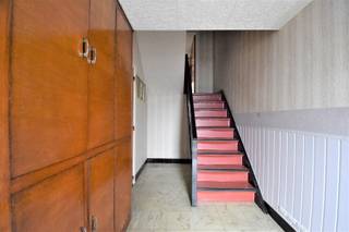 Deze woning is gelegen op een perceel van 408m². De woning bestaat uit twee appartementen. Het gelijkvloers bestaat uit een...