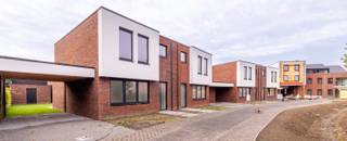 Prachtige nieuwbouwwoning met o.a. 3 slaapkamers waar u als koper de keuze hebt in afwerking. Goede rustige ligging nabij het centrum van...