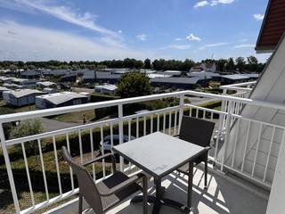 Bemeubeld vakantie appartement in het complex NieuwPoort Resort vlakbij het centrum van Nieuwpoort-Stad en de haven.Woonkamer met open uitgeruste...