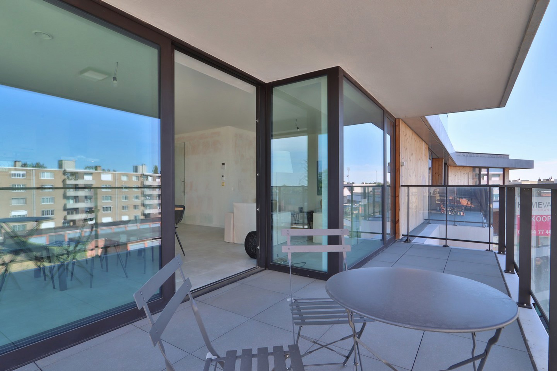 Lichtrijk hoekappartement op de 3de verdieping met 2 slpks.! - foto 5