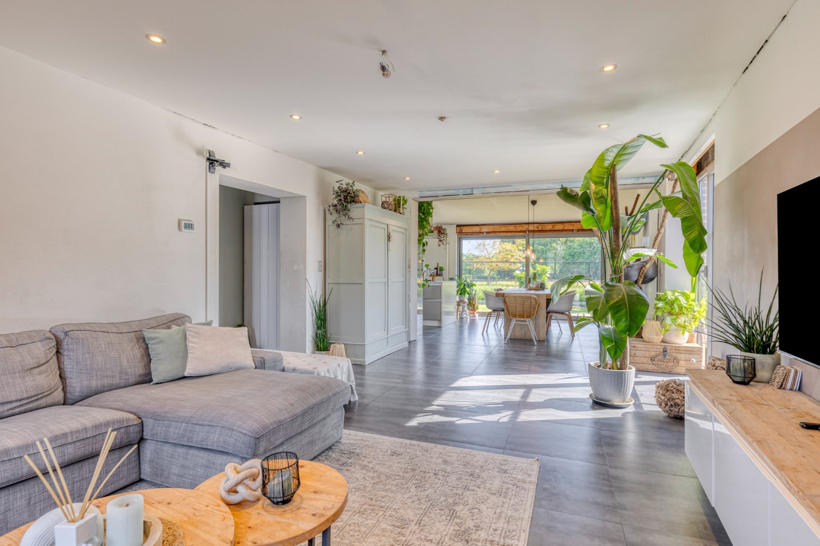 Goed gelegen open bebouwing met 4 slaapkamers en tuin in Kerkom - EPC 540 kWh/m² - bewoonbare oppervlakte 238  m² - foto 1