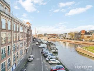 Located in the heart of Kortrijk, this beautiful apartment offers a perfect blend of comfort and style. With a beautiful living area of 111m²,...