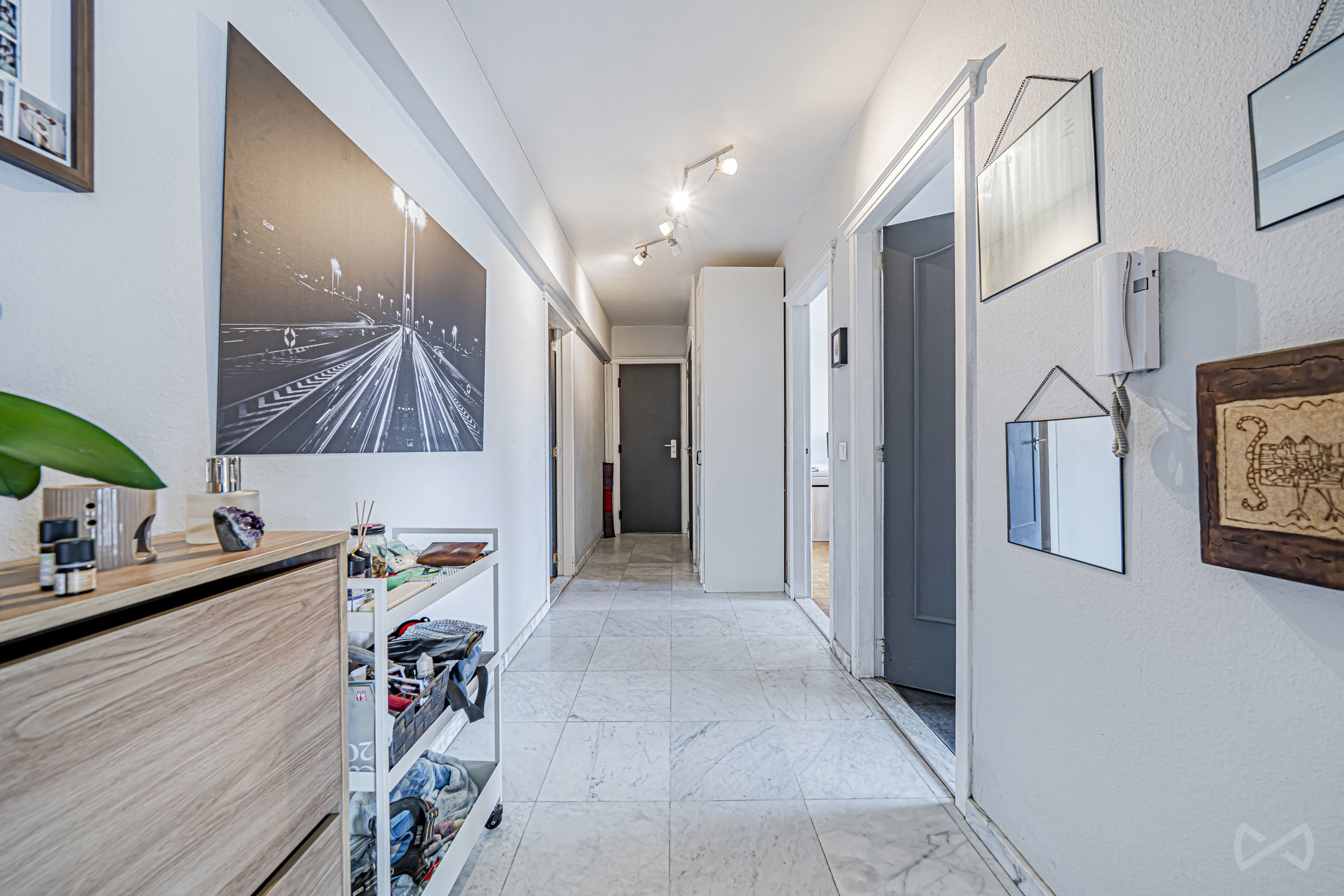 Ruim en licht appartement met 3 slaapkamers - foto 2