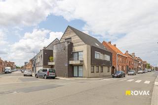 Lichtrijk en energiezuinig duplexappartement bestaande uit inkom met apart gastentoilet, ruime leefruimte (TV-meubel + dressoir blijven)...
