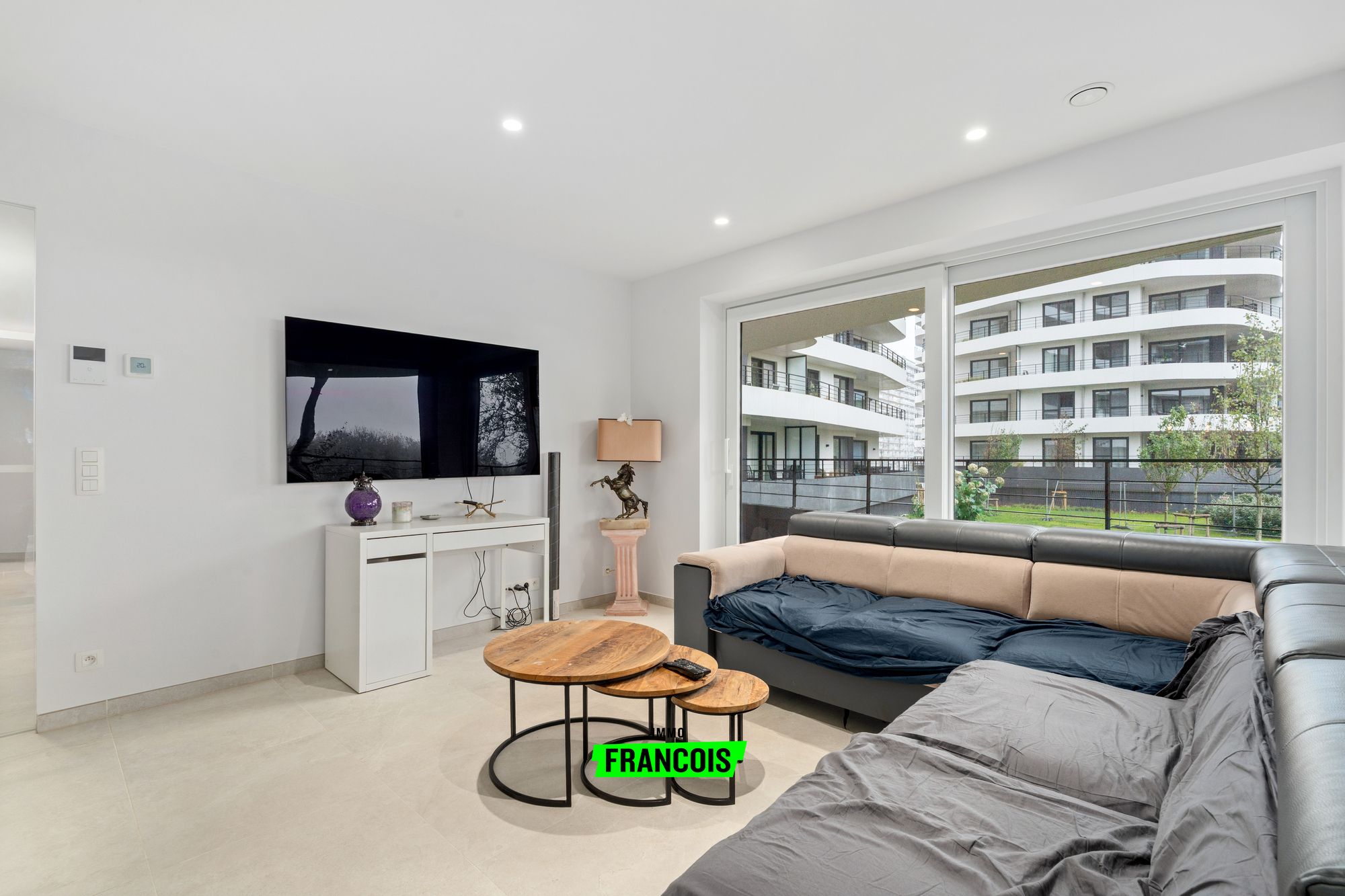 Schitterend twee slaapkamer appartement met ruime terrassen en zicht op de golf te Oostende - foto 4