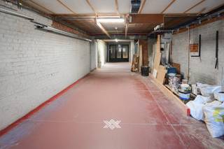 Dit uniek investeringspand, uitstekend gelegen in de Guido Gezellelaan, is samengesteld uit een éénslaapkamerappartement (71m2) op het eerste...