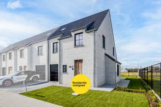 Op zoek naar een instapklare woning waar comfort, stijl en energiezuinigheid samenkomen? Deze moderne parel heeft het allemaal!Bij het binnenkomen...
