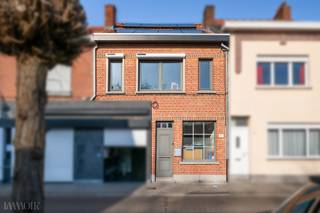 Charmante en instapklare gezinswoning op een toplocatie, op wandelafstand van het centrum, scholen en openbaar vervoer. Gelegen in een...