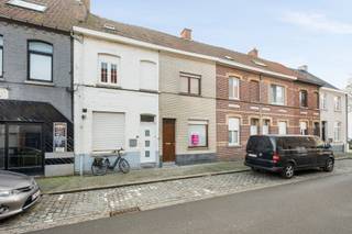 Deze woning is in een rustige straat gelegen.De indeling is als volgt: inkom, lichtrijke leefruimte met open keuken, badkamer (douche, wastafel en...