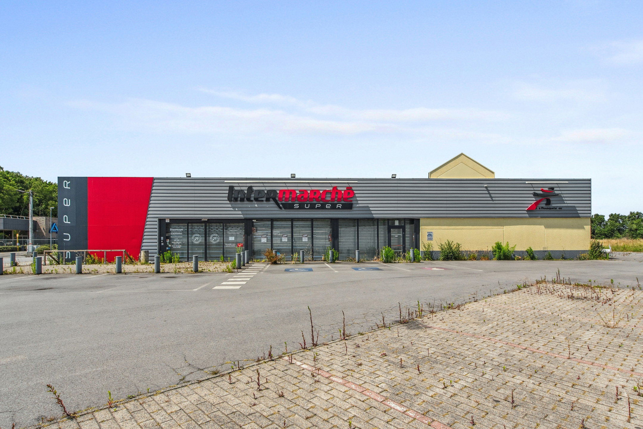 TE KOOP – Grote Commerciële Ruimte in Courcelles - foto 3