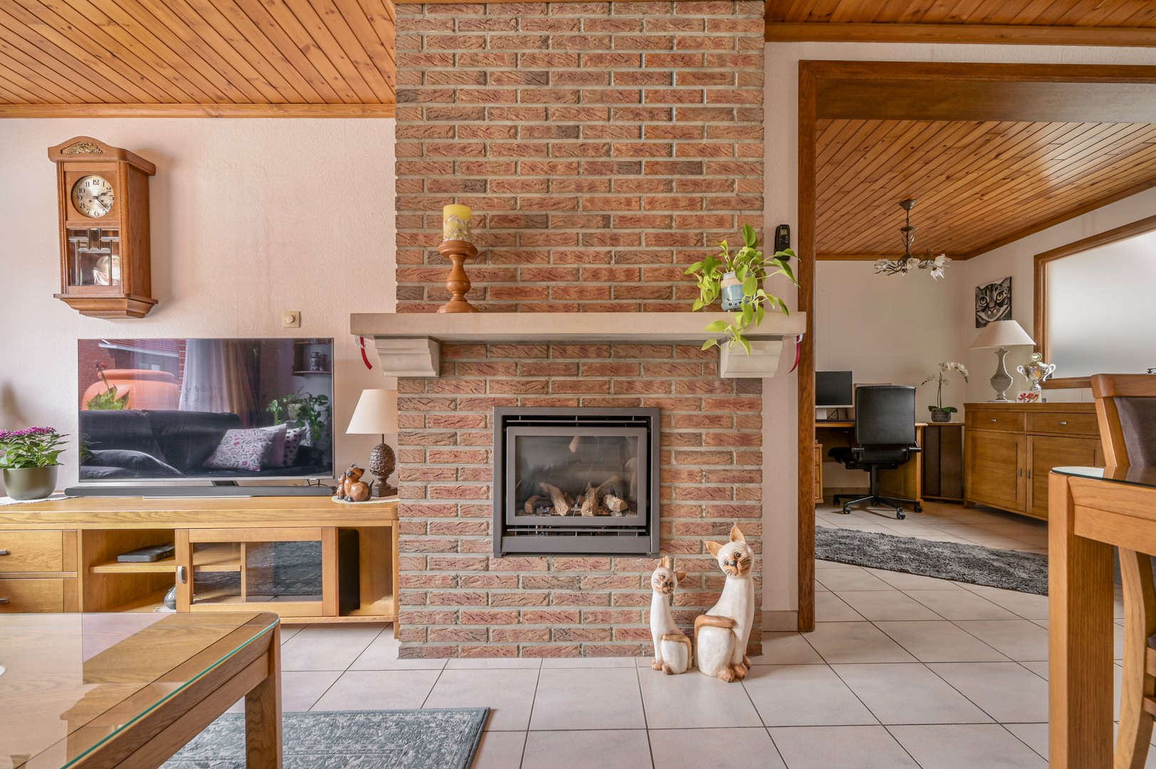 CENTRAAL GELEGEN, INSTAPKLARE WONING MET GARAGE EN ACHTERUITWEG - foto 5