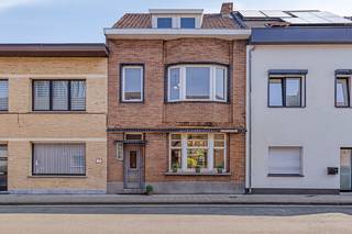 Wie droomt van wonen op een toplocatie, vlak bij het centrum van Gent, met de tramhalte om de hoek, het station op amper 3 km en alle belangrijke...