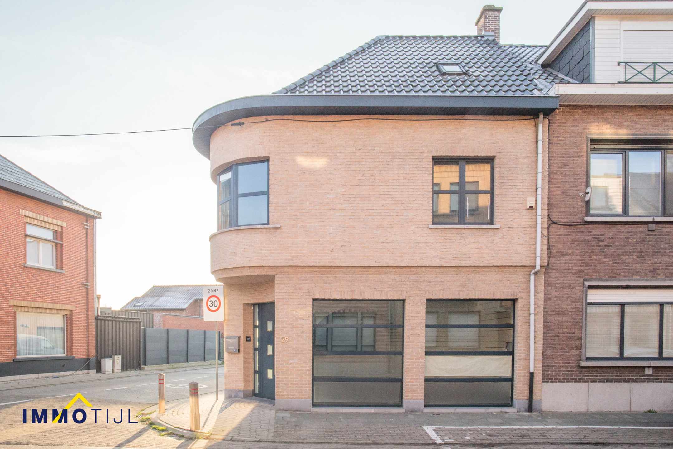 Handels of kantoorruimte op centrumlocatie in Lebbeke! - foto 1