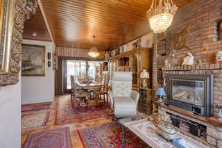 Vlakbij het centrum van Beveren kan je deze interessante woning terugvinden.<br />Deze woning geniet een uitstekende locatie vlakbij scholen, winkels en openbaar vervoer. <br /><br />Je komt de woning binnen via de inkomhal, verder zijn er twee handige bergingen.<br />Vanuit de inkomhal kom je in de leefruimte, die aansluit op de keuken.<br />De veranda, ingericht met een leuke bar.<br />De keuken geeft toegang tot een extra berging, voorzien van aansluitingen voor wasmachine en droogkast.<br />Verder is er op het gelijkvloers een apart toilet aanwezig.<br /><br />De veranda vormt een aangename overgang naar buiten en geeft rechtstreeks toegang tot het terras en de gezellige tuin.<br />Achteraan de tuin bevindt zich een tuinhuis, ideaal voor extra stockage.<br /><br />Op de eerste verdieping zijn er <strong>twee ruime slaapkamers </strong>en de badkamer, voorzien van een zitbad, lavabo en toilet.<br />Via een vaste trap bereik je de zolderverdieping. Deze ruimte kan dienen als <strong>derde slaapkamer</strong>, hobbyruimte of bureau. <br /><br />Als kers op de taart is er nog een ruime garage.<br /><br />Bron bewoonbare oppervlakte: EPC-certificaat.<br />Renovatieverplichting residentiële gebouwen van toepassing.<br />https://www.vlaanderen.be/een-huis-of-appartement-kopen/renovatieverplichting-voor-residentiele-gebouwen<br /><br />Een gezellige woning met leuke tuin, in het hart van Beveren.<br />Interesse? Contacteer ons op 03/775.78.79 voor meer informatie of een bezoek!<br />Ben je ook van plan jouw eigendom te verkopen? Maak een afspraak voor een gratis schatting, wij maken er samen een succesverhaal van.