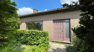 Rustig gelegen open bebouwing met veel potentieelOp zoek naar een woning die je volledig naar eigen smaak kunt inrichten?Dan is deze open bebouwing...