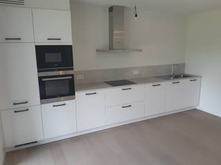 Dit appartement beschikt over een inkomhal, leefruimte met open keuken, tuin en terras, twee (slaap)kamers, badkamer en berging.<br /><br />U geniet tevens van een rustige omgeving én een prachtig zicht op het gemeentepark. <br /><br />In de huurprijs zijn ook een gemeenschappelijke fietsenberging en een autostaanplaats inbegrepen. Gordijnrails en verlichtingsarmaturen worden nog voorzien. <br /><br />Provisie gemeenschappelijke kosten: 60 EUR/MAAND.