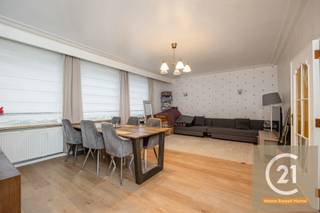 Ontdek dit uitzonderlijk ruime appartement op de eerste verdieping, ideaal voor wie op zoek is naar comfort, licht en veel leefruimte. Met zijn...