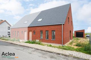 Deze volledig afgewerkte nieuwbouwwoning vinden we terug in het landelijke Sint-Margriete en combineert ruimte, licht en hedendaags comfort...