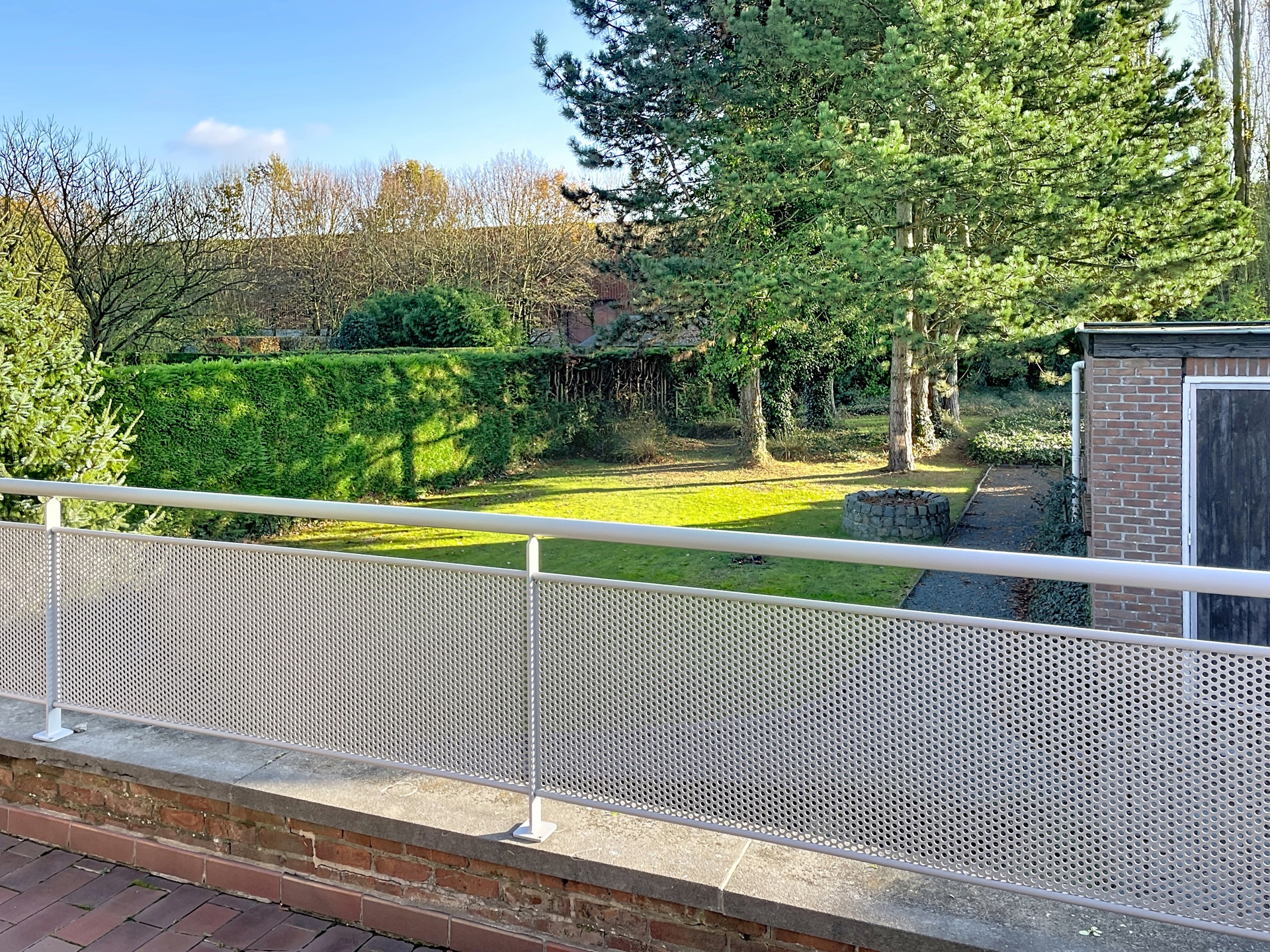 Split-level, half open woning met grote tuin en 2 garages - foto 5