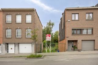 Rustig gelegen bouwgrond te koop in Neder-Over-Heembeek.Deze bouwgrond voor een gesloten bebouwing is gelegen te Weilandstraat 91,...