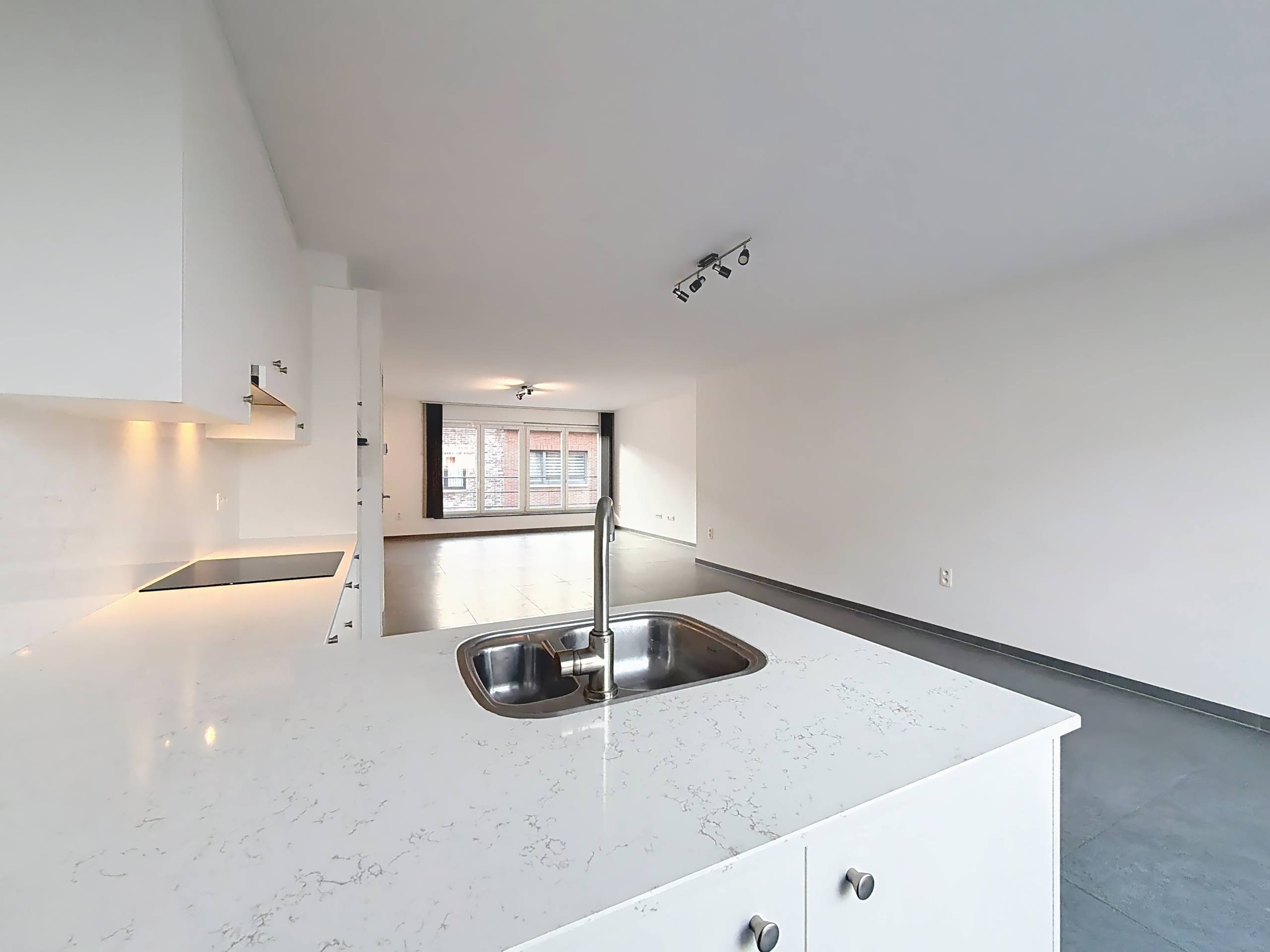 Ruim duplexappartement (300 m²) met garage in centrum Bree - foto 4