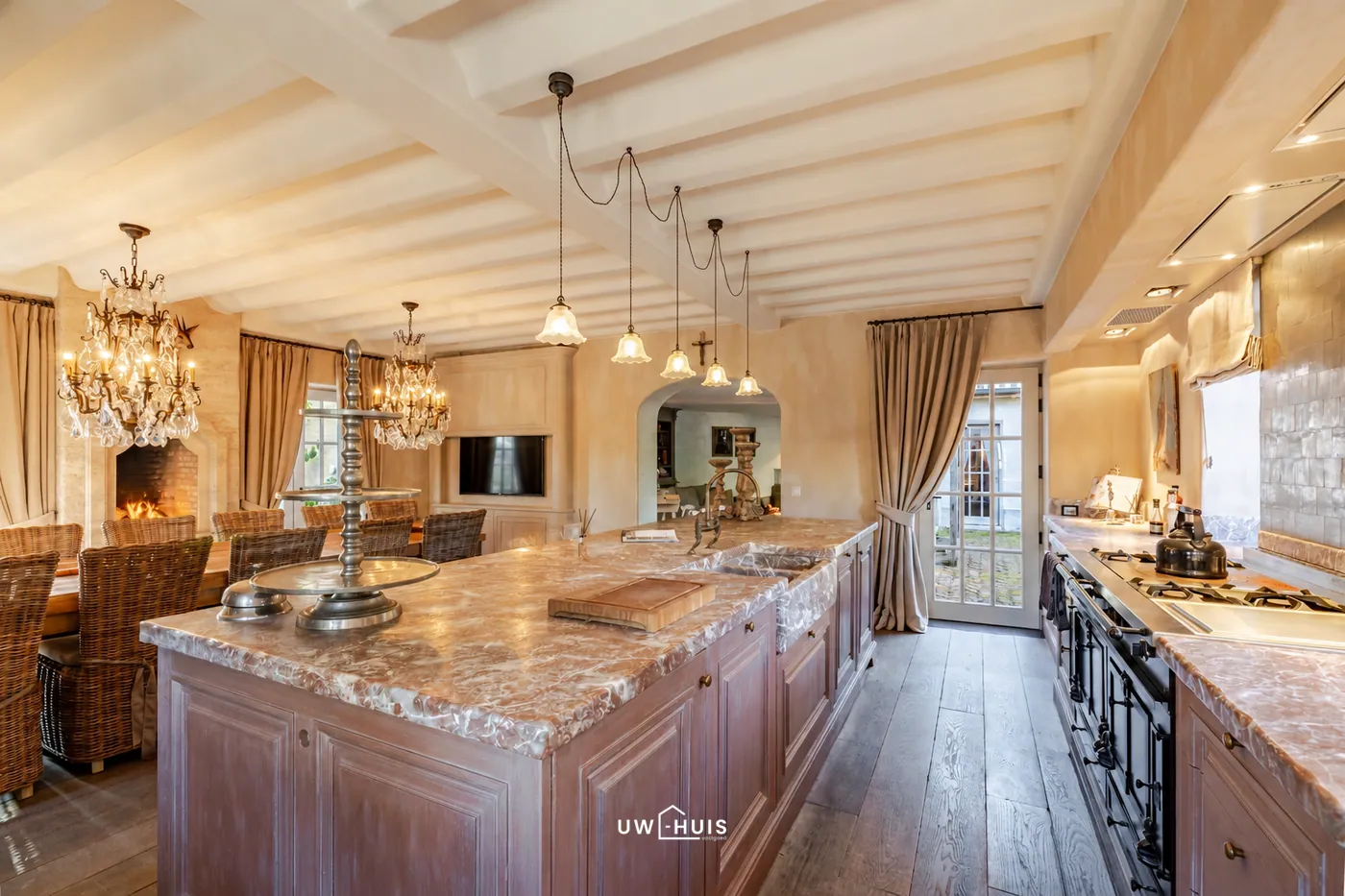 Karaktervolle villa met unieke leefkeuken en cinemazaal in Stekene. - foto 5