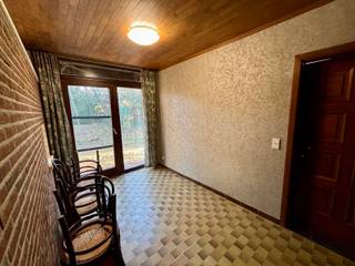 <p>Op zoek naar een unieke kans om jouw droomwoning te realiseren op een uitzonderlijke locatie? <br />Deze te renoveren laagbouwwoning biedt een zee aan mogelijkheden op een perceel van maar liefst 4769 m², omgeven door rust, natuur en volledige privacy.</p>
<p><strong>Ligging & troeven</strong><br />De woning is strategisch gelegen aan de rand van natuurgebied De Keiheuvel, gekend om zijn prachtige wandelroutes, bosrijke omgeving en unieke fauna & flora. Hier geniet je elke dag van een groene oase en een ongeëvenaard gevoel van vrijheid. Dankzij de uitzonderlijke grootte van het perceel heb je volop mogelijkheden voor tuinliefhebbers, dierenhouders, of zij die op zoek zijn naar rust en ruimte.</p>
<p><strong>Indeling & mogelijkheden</strong><br />De bestaande laagbouwwoning is volledig te renoveren en kan volledig naar eigen smaak en wensen ingericht worden. Het huis is reeds uitgerust met zonnepanelen en een zonneboiler, wat alvast een mooie energiebesparende basis vormt.</p>
<p><strong>Waarom kiezen voor deze woning?</strong></p>
<ul>
<li><strong>Zeldzaam perceel van 4769 m²</strong>: ideaal voor wie ruimte, natuur, en absolute privacy zoekt</li>
<li><strong>Direct aan natuurgebied</strong>: grens aan De Keiheuvel, perfecte uitvalsbasis voor natuurliefhebbers</li>
<li><strong>Energiezuinige basis</strong>: reeds voorzien van zonnepanelen en zonneboiler</li>
<li><strong>Volledig te renoveren</strong>: creëer jouw eigen visie, zonder compromissen</li>
<li><strong>Geschikt voor diverse doeleinden</strong>: een privaat domein, een gezinswoning, of zelfs ruimte voor hobby’s en dieren</li>
<li><strong>Tevens mogelijk om dit als projectgrond te kopen </strong>voor 3 open bebouwingen – heropbouw aan 6% btw!</li>
</ul>
<p><strong>Interesse?</strong><br />Wil je bouwen aan jouw eigen stukje paradijs in het groen? <br />Contacteer dan snel ons kantoor voor een bezoekje ter plaatse : 014 72 83 77 ofwel dossierbeheerder Jasmine Tegenbos op het nummer 0497 64 76 60</p>
<p></p>