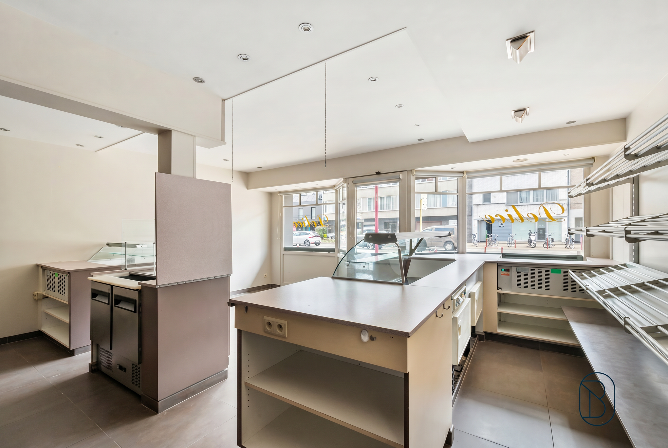 Topgelegen handelspand met kwalitatief duplex appartement - foto 4