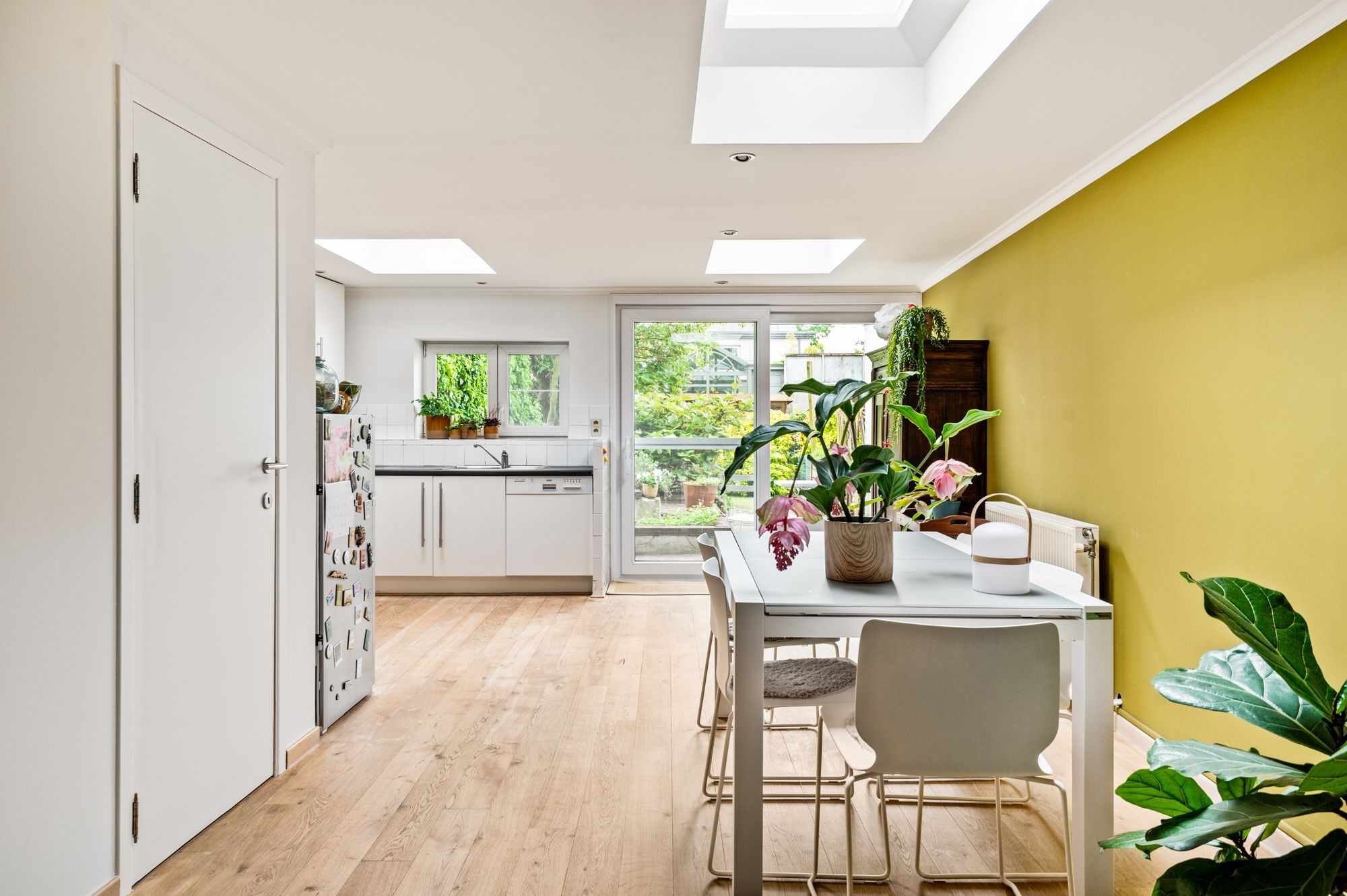 Prachtige, centraal gelegen instapklare en energiezuinige woning ! - foto 2