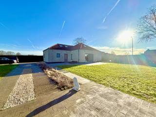 VERKOCHT - COMPROMIS IN OPMAAK !Bent u op zoek naar een leuke woning met een unieke tuinoppervlakte EN een prachtig bijgebouw te Maldegem? Zoek dan...