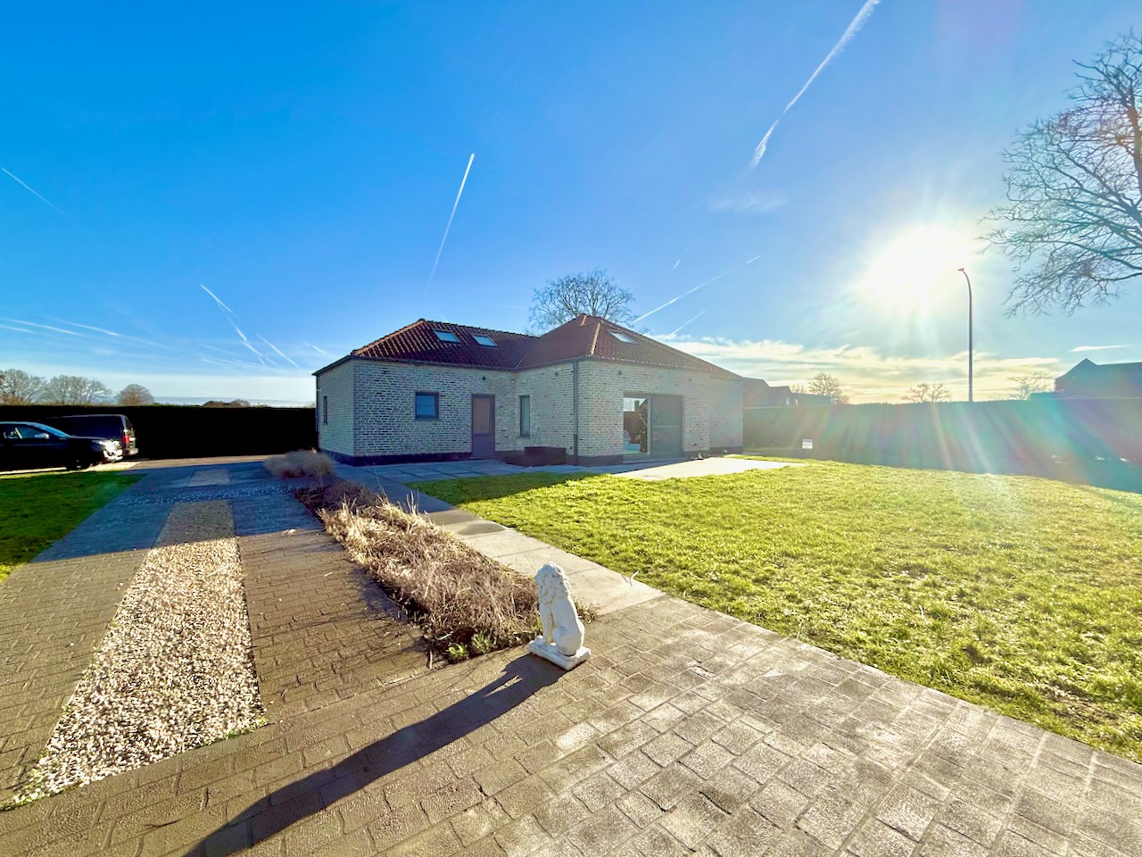 Volledig gerenoveerd woonhuis op 4.734 m² te Maldegem ! - foto 1