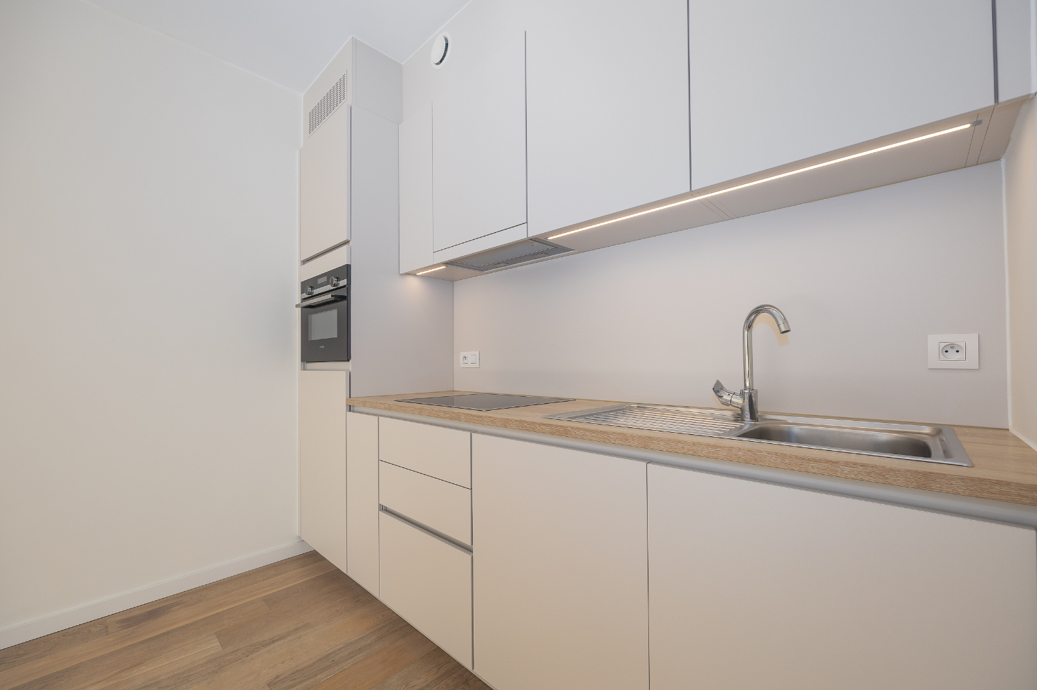 Assistentie-appartement met zijdelings zeezicht op steenworp van de zeedijk. - foto 5