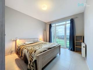 Gelegen in het hart van het dorp Tilly, op de eerste verdieping van een rustige residentie, biedt dit lichte appartement alle nodige comfort...