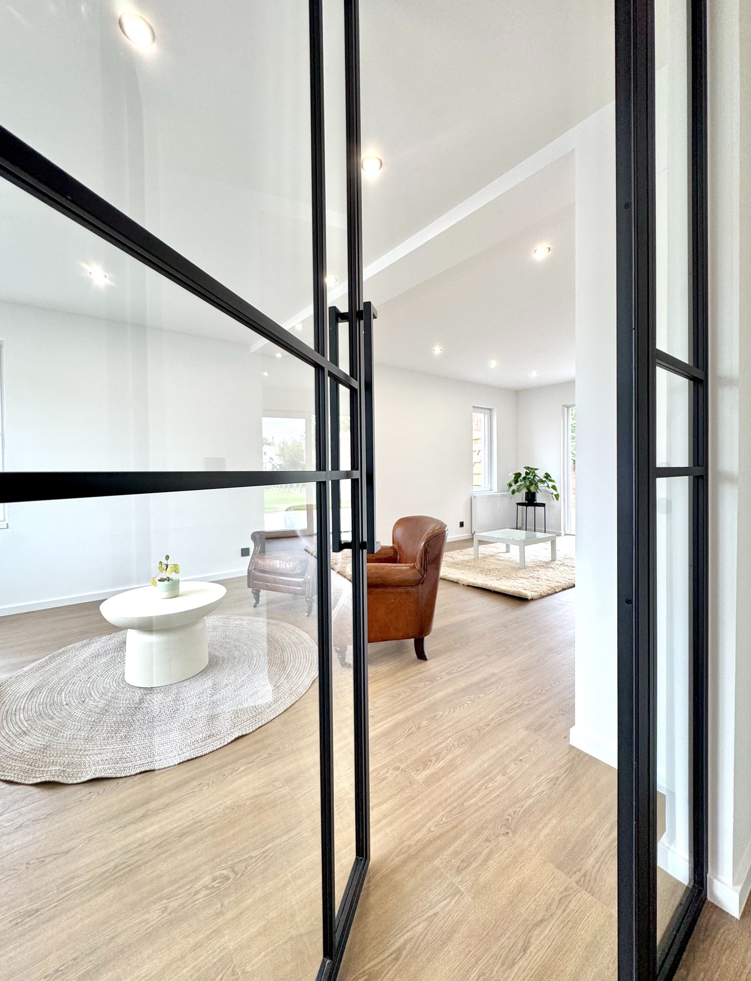 TIJDLOOS GERENOVEERDE HALFOPEN WONING OP 370 m² - foto 1