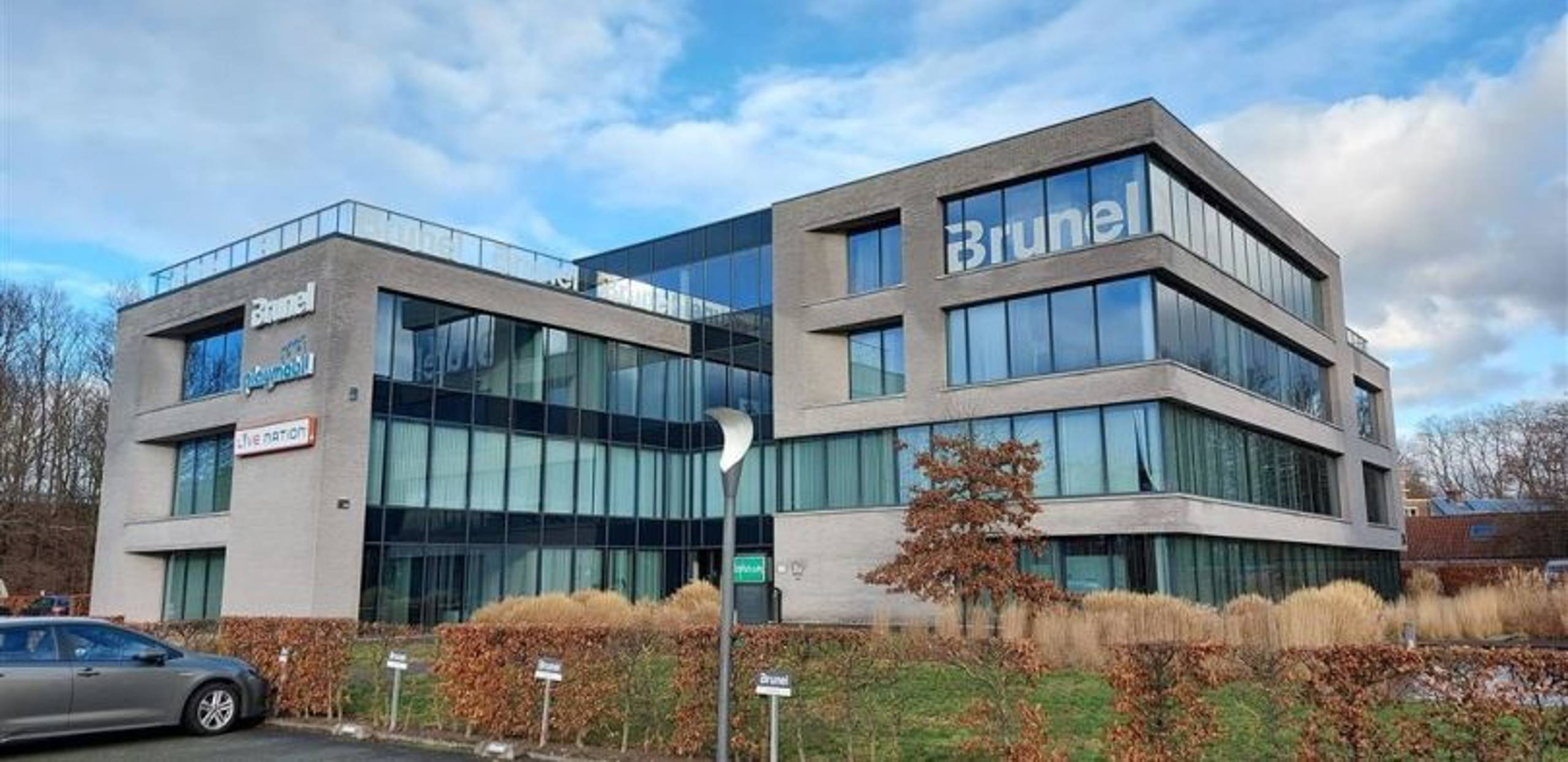 Kantoor 446m² op de gelijkvloerse te huur - foto 2