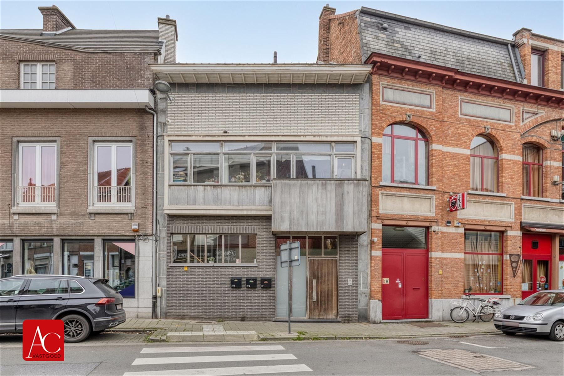 Appartementsgebouw bestaande uit 3 eenheden - foto 1