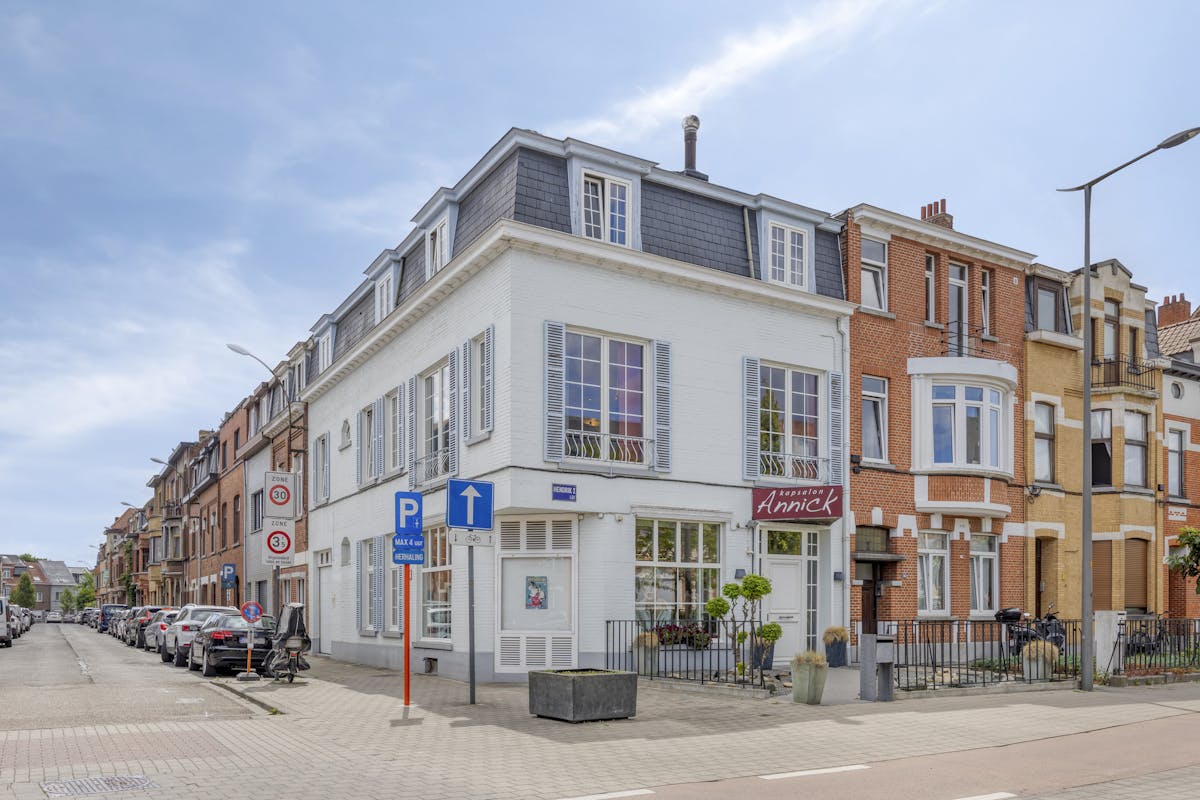 Karaktervolle driegevelwoning met commerciële ruimte in hartje Vilvoorde - foto 3