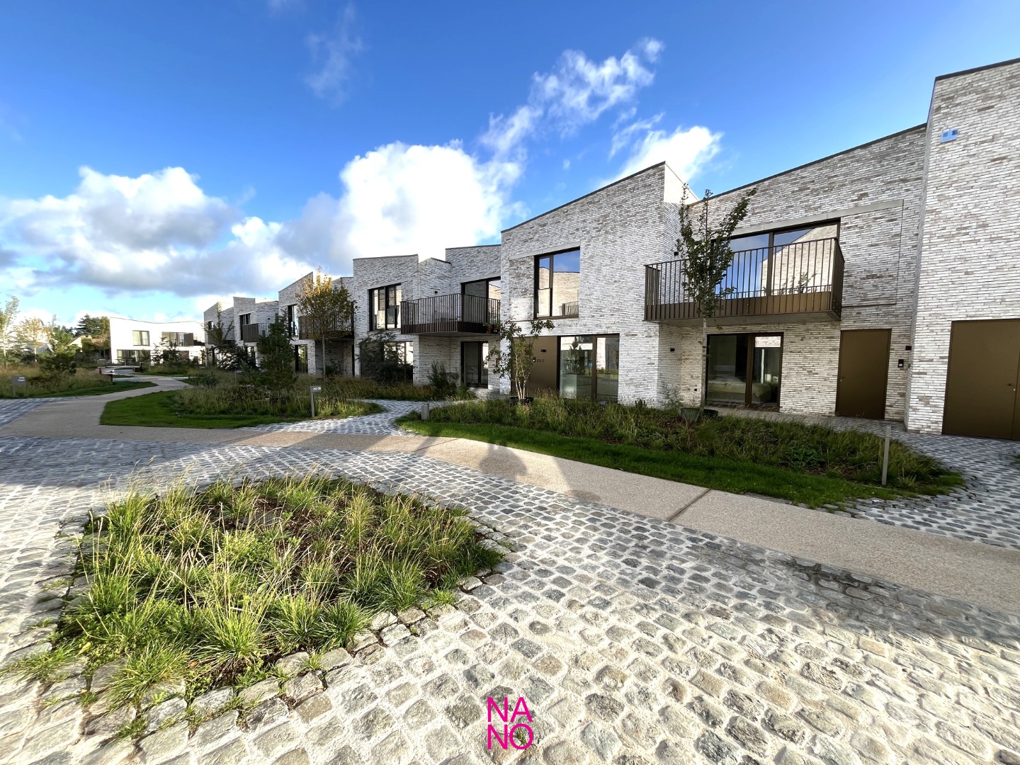STIJLVOLLE nieuwbouwwoning met 3 slaapkamers, uiterst zonnige terrassen en een dubbele garage en dit gelegen in het UNIEKE woonproject KALVEKEET, uiterst discreet en rustig gelegen op wandelafstand van het centrum van Knokke-Heist. - foto 4