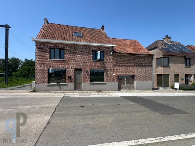 Te renoveren woning met 3 slaapkamers, garage en tuin - photo 1