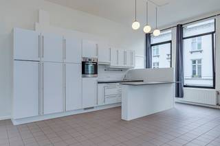 <p><span>On the second floor is this </span><span>apartment</span><span>, located in </span><span>Minderbroedersrui</span><span> in </span><span>Antwerp</span><span>, between Sint-Paulusstraat and Lange Koepoortstraat. The location is extremely convenient: in the middle of the city, with universities, stores, restaurants and the Royal Academy of Fine Arts all within walking distance. </span></p><p><span> </span></p><p><span>This second floor apartment </span><span>has a </span><span>usable area of 88m² </span><span>and</span><span> </span><span>offers a lovely </span><span>loft feel</span><span>, with a fully installed open kitchen and a bathroom with shower.</span></p><p><span> </span></p><p><span>Layout</span></p><p><span>- located on the 2nd floor (no elevator)</span></p><p><span>- loft area living room, dining room and kitchen</span></p><p><span>- open installed kitchen </span></p><p><span>- bathroom with shower, toilet and sink unit</span></p><p><span> </span></p><p><span>General building</span></p><p><span>- roof with insulation</span></p><p><span>- no elevator available</span></p><p><span>- individual utilities</span></p><p><span>- concrete structure</span></p><p><span> </span></p><p><span>Advantages</span></p><p><span>- top location </span></p><p><span>- double glazed windows </span></p><p><span>- EPC label C</span></p><p><span>- currently rented</span></p><p><span> </span></p><p><span>Are you interested in this apartment for sale in the center of Antwerp, are you looking for other real estate, an investment or do you want to know the value of your property? Then BOLT immo is the right place for you! We will gladly help you.</span></p><p><span> </span></p>