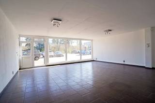 In het bruisende hart van Kruibeke, op een steenworp van het kerkplein, bevindt zich dit uitstekend gelegen handelspand. Dankzij de centrale...