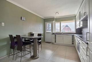 <p><span>Zeer ruim 4-slaapkamerappartement met ruime terrassen en een afgesloten garage, gelegen nabij het centrum van Maaseik.</span></p><p><span> </span></p><p><span>ALGEMEEN:</span></p><ul><li><span>Appartement gelegen op de eerste verdieping (geen lift aanwezig). </span></li><li><span>Locatie: centraal gelegen op wandelafstand van alle voorzieningen in het centrum.</span></li><li><span>KI: €1.074. </span></li><li><span>Bouwjaar: 1966. Het appartement onderging in 2015 een totaalrenovatie (nieuwe vloeren, ramen en deuren, elektriciteit, verwarming, dakbedekking en dakisolatie, spouwmuurisolatie, keuken en badkamer). </span></li><li><span>Bewoonbare oppervlakte: ca. 186 m² (volgens EPC-attest).</span></li><li><span>Het appartement is afgewerkt met grijze tegelvloer.</span></li><li><span>Asbestveilig en voorzien van een uitstekende EPC-score 156 kWh (label B), waardoor het appartement niet onderhevig is aan renovatieverplichting.</span></li><li><span>Verwarming op aardgas.</span></li><li><span>PVC ramen met dubbele beglazing.</span></li><li><span>Afgesloten garage inbegrepen in de prijs.</span></li><li><span>Geen gemeenschappelijke kosten! </span></li></ul><p><span> </span></p><p><span>INDELING:</span></p><p><span>GELIJKVLOERS: </span></p><ul><li><span>Ruime, privé inkomhal met trap naar de eerste verdieping en toegang naar de kelder. </span></li></ul><p><span> </span></p><p><span>EERSTE VERDIEPING: </span></p><ul><li><span>Hal met toegang tot 2 slaapkamers, keuken en gastentoilet. </span></li><li><span>Riante woonkamer met grote raampartijen die zorgen voor overvloedig natuurlijk licht. Via de woonkamer heeft men tevens toegang tot een aparte bergruimte. </span></li></ul><ul><li><span>Keuken voorzien van dubbele spoeltafel, keramisch vuur (Neff) met dampkap, oven (Neff), vaatwasser (Neff) en koelkast met diepvriesvak. De keuken biedt via een deur ook toegang tot het terras aan de achterzijde van het perceel. </span></li><li><span>Nachthal met toegang tot 2 slaapkamers en de badkamer. </span></li><li><span>4 slaapkamers, allen voorzien van een raam met vliegenhor en verwarming. </span></li><li><span>Via de vierde slaapkamer heeft men tevens toegang tot een zeer ruim terras, voorzien van een grijsbeige tegelvloer. </span></li><li><span>Badkamer, volledig betegeld en voorzien van een wasmeubel met dubbele wastafel, ligbad,douche, toilet en kolomkast. </span></li><li><span>Gastentoilet met fonteintje. </span></li></ul><p><span> </span></p><p><span>KELDERRUIMTE: </span></p><ul><li><span>Gesloten garage, voorzien van een automatische sectionale poort. </span></li></ul><p><span> </span></p><p><span>KELDERRUIMTE: </span></p><ul><li><span>Het appartement beschikt over 2 kelderruimtes, waarvan 1 voorzien van een aansluiting voor wasmachine en droogkast. </span></li></ul><p><span> </span></p><p><span>Op zoek naar comfortabel, uitzonderlijk ruim appartement met 4 slaapkamers, terrassen en garage vlakbij het centrum van Maaseik? Contacteer ons vandaag nog voor meer info of een bezoek ter plaatse. </span></p><p><span> </span></p>