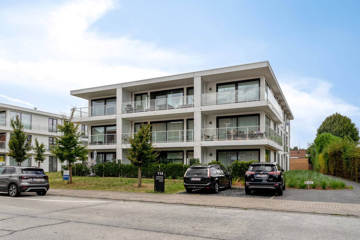 Dit modern afgewerkt appartement bevindt zich op de tweede verdieping van een recente residentie. - foto 1