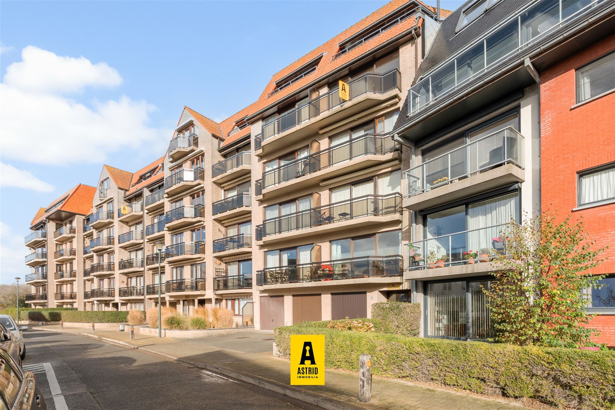 Ruim &amp; zonnig 3-slpk-appartement met terras te Bredene! - foto 2