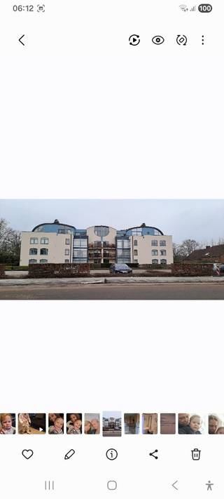 Mooi appartement in het centrum van arendonk op de derde verdieping. Lift aanwezig.<br />Dichtbij winkels, school, openbaar vervoer....<br />Inkomhal met kleine berging, apart toilet en 2 slaapkamers. 1 slaapkamer met badkamer, met bad en extra toilet en 1 slaapkamer met douche.<br />Woonkamer met hoog plafond en ingemaakte kast. Open keuken. Voor en achteraan mooi terras.<br />In kelder ook nog een berging. Voor fietsen ook nog een gemeenschappelijke open fietsenstalling. Vanaf 1 november beschikbaar.