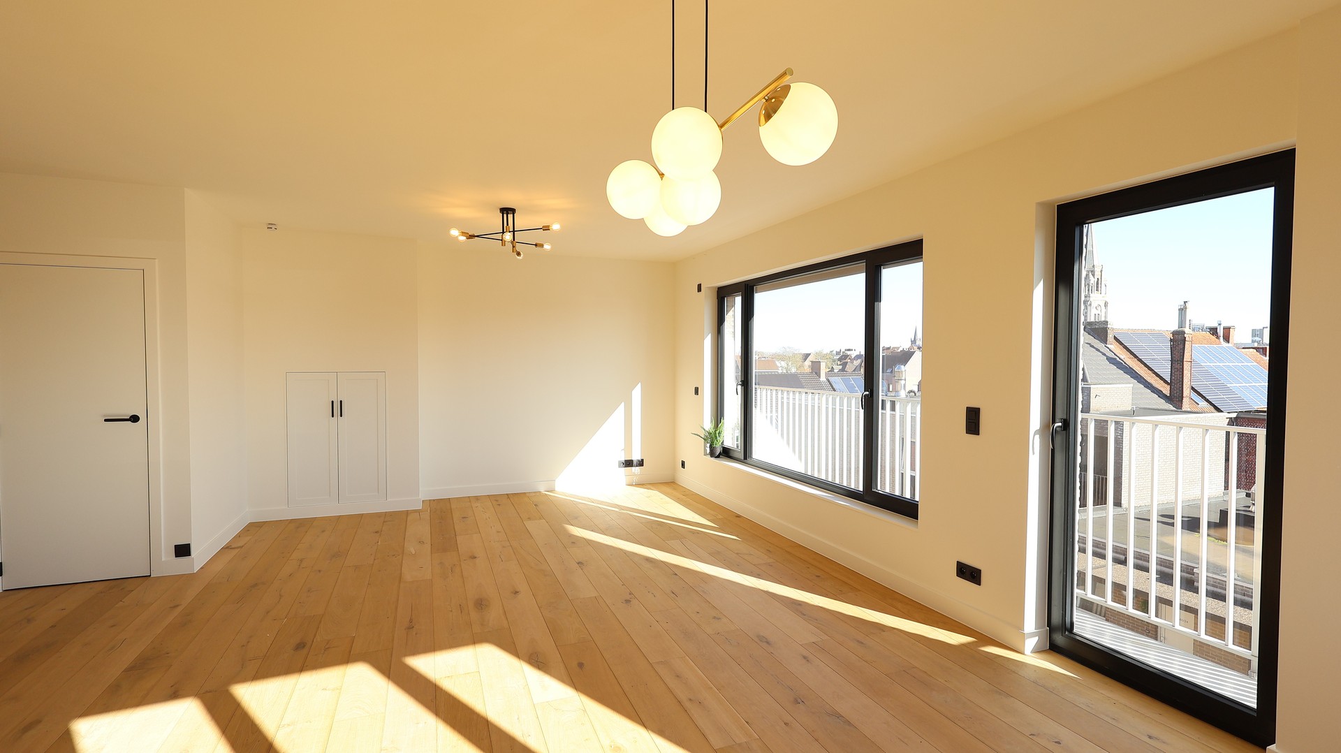 Volledig gerenoveerd appartement te huur in Roeselare! - foto 4