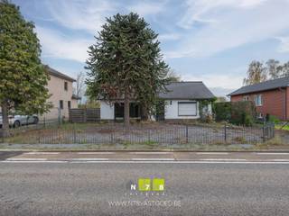 RENOVATIEWONING MET 2 SLAAPKAMERS OP EEN PERCEEL VAN 10A TE ELEN.TROEVEN- Rustige, landelijke ligging doch goed bereikbaar door ligging aan...