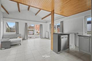 Bent u op zoek naar een leuke bungalow op het Waesmeer met 2 slaapkamers? Zoek niet verder.Deze woonst heeft veel mogelijkheden en kan dienen als...