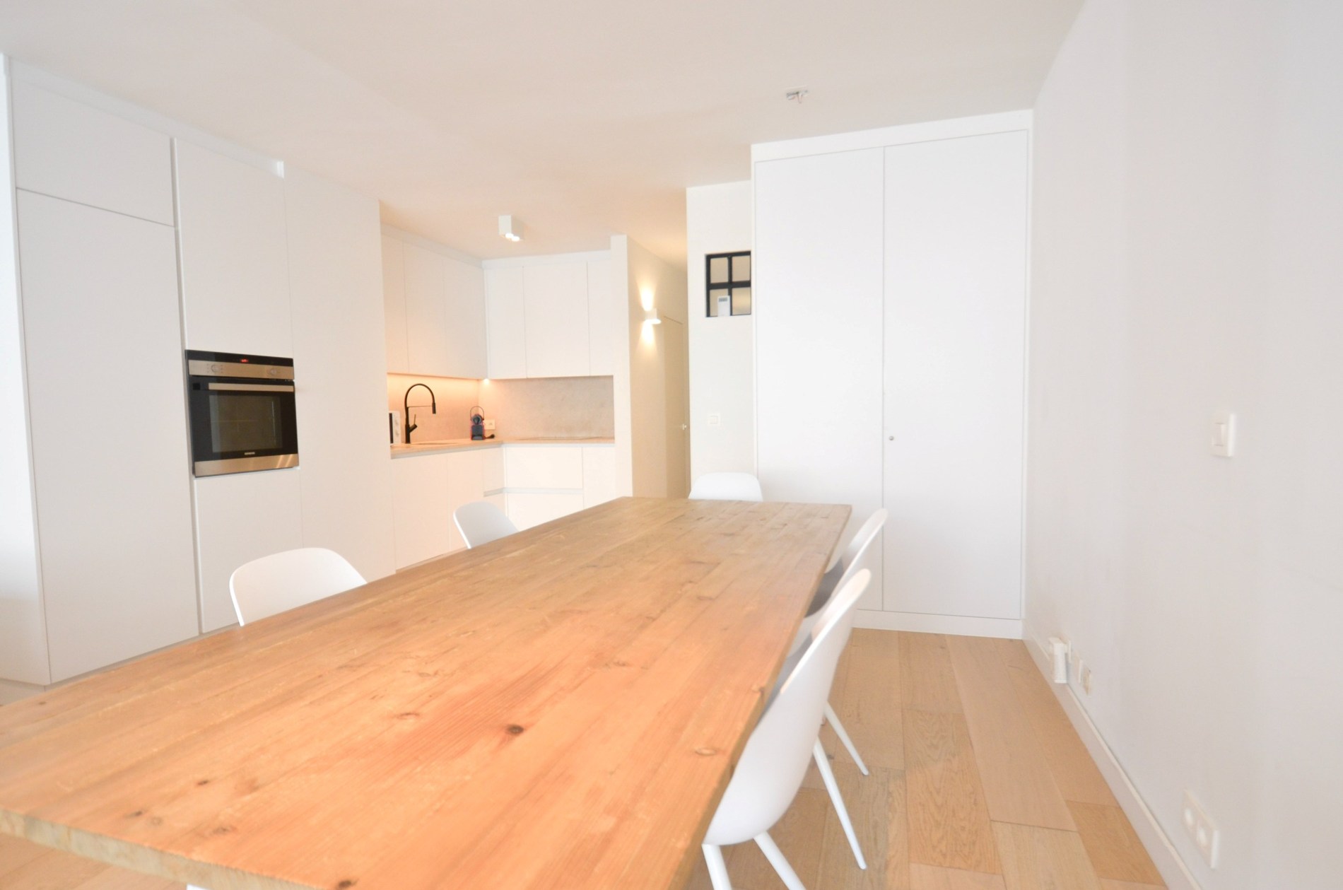 Volledig gerenoveerd, lichtrijk appartement op wandelafstand van zee en het commercieel centrum. - foto 5